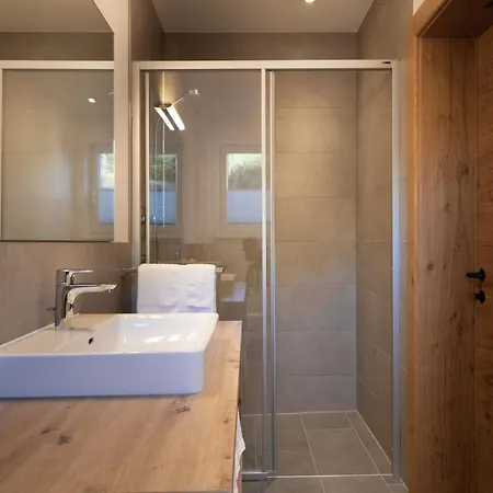 Varadies 페트노이 암 아를베르크